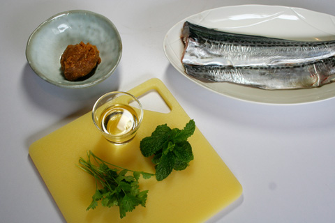 homecooking: Nebaneba Hiyashi Udon with Natto, Nagaimo and Okura and Grilled Sawara Fish