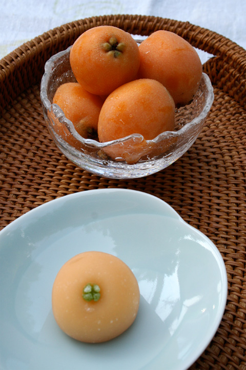 Wagashi: Early Summer Loquat (Biwa) Namagashi 枇杷(びわ)生菓子
