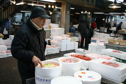 Japanese New Year's Osechi Ryori: Shopping for Fish at Kyoto Wholesale Food Market with Kichisen Owner Yoshimi Tanigawa 京都吉泉・谷河吉巳 おせち料理 京都市中央卸売市場