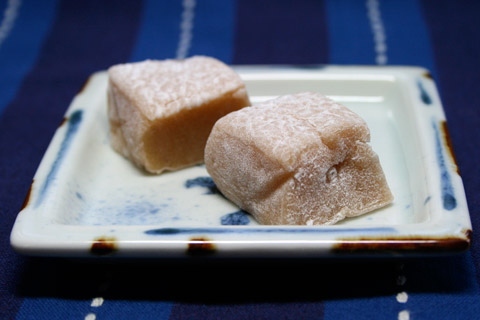 Wagashi: Walnut Gyuhi Mochi with Cinnamon  百万遍かぎや 益寿糖