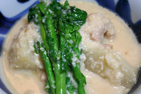 Late Winter Kasujiru Soup with Chicken, Turnips and Nanohana  小蕪菜の花粕汁