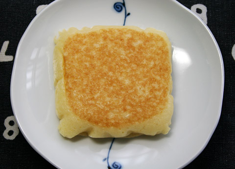 Junk Food in Japan: Mochi Mochi 'Mushi Pan' Steamed Bread  もちもち蒸しパン