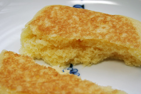 Junk Food in Japan: Mochi Mochi 'Mushi Pan' Steamed Bread  もちもち蒸しパン