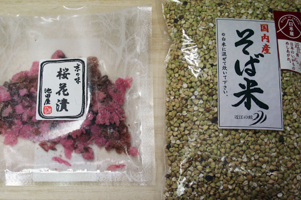 Shiozakura Dashi Taki Soba Gohan Kumiage Yuba Donburi 桜の塩漬け出汁炊きそばご飯汲み上げ湯葉丼